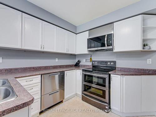 52 Mccurdy Dr, New Tecumseth, ON - Indoor Photo Showing Kitchen With Double Sink