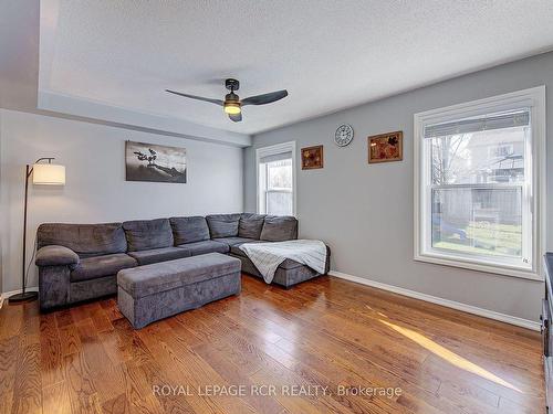 52 Mccurdy Dr, New Tecumseth, ON - Indoor Photo Showing Living Room