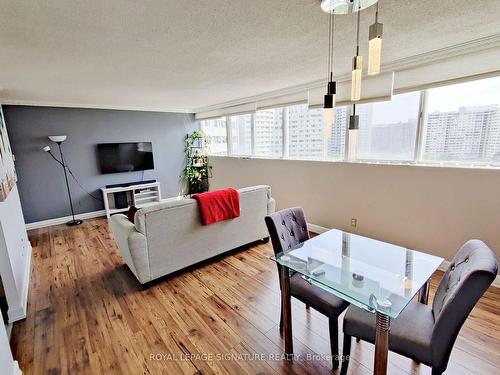 1207-3700 Kaneff Cres, Mississauga, ON - Indoor Photo Showing Other Room