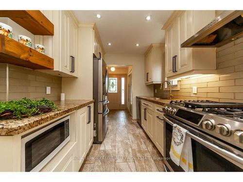 480 Bartley Bull Pkwy, Brampton, ON - Indoor Photo Showing Kitchen With Upgraded Kitchen