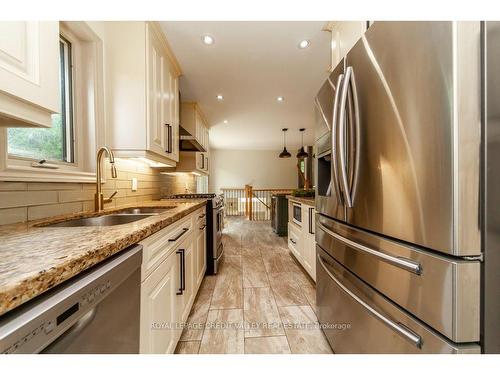 480 Bartley Bull Pkwy, Brampton, ON - Indoor Photo Showing Kitchen With Double Sink With Upgraded Kitchen