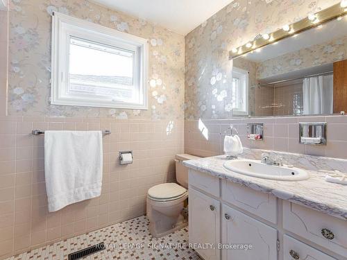 446 Valleyfield Dr, Mississauga, ON - Indoor Photo Showing Bathroom