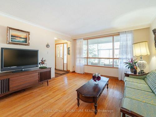 446 Valleyfield Dr, Mississauga, ON - Indoor Photo Showing Living Room