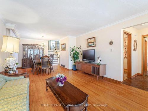 446 Valleyfield Dr, Mississauga, ON - Indoor Photo Showing Living Room