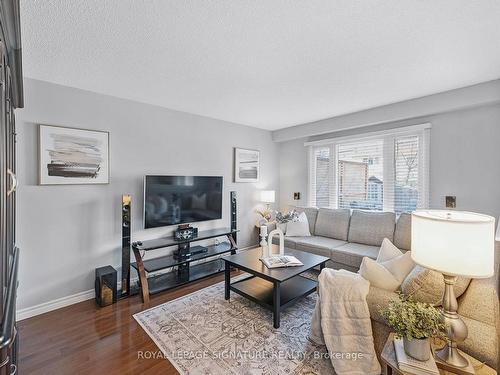 6282 Lavery Crt, Mississauga, ON - Indoor Photo Showing Living Room