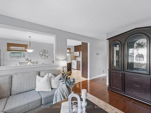 6282 Lavery Crt, Mississauga, ON - Indoor Photo Showing Living Room