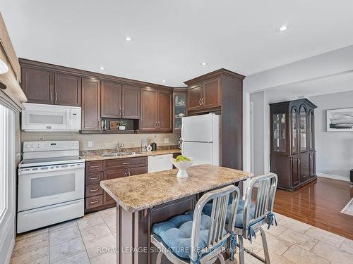 6282 Lavery Crt, Mississauga, ON - Indoor Photo Showing Kitchen