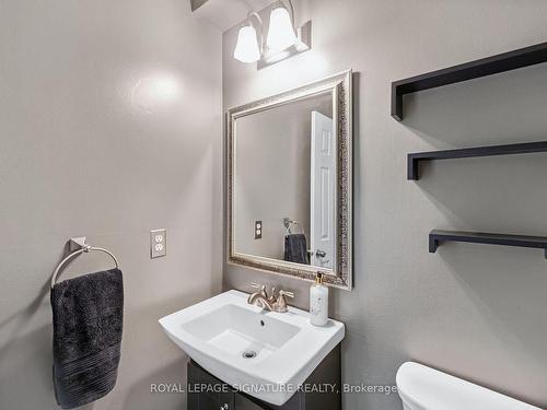 6282 Lavery Crt, Mississauga, ON - Indoor Photo Showing Bathroom