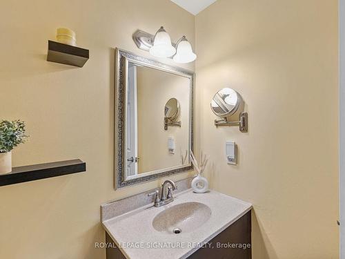 6282 Lavery Crt, Mississauga, ON - Indoor Photo Showing Bathroom