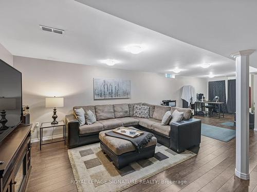 6282 Lavery Crt, Mississauga, ON - Indoor Photo Showing Living Room