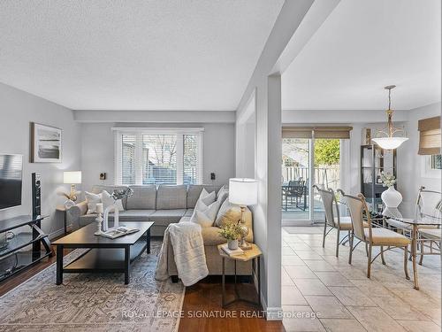 6282 Lavery Crt, Mississauga, ON - Indoor Photo Showing Living Room