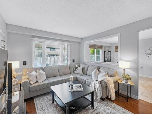 6282 Lavery Crt, Mississauga, ON - Indoor Photo Showing Living Room