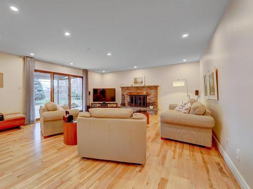 Salon - 52 Rue Lebel, Saint-Jean-Sur-Richelieu, QC - Indoor Photo Showing Living Room With Fireplace