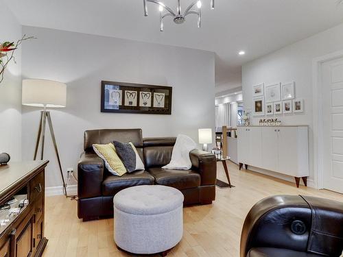 Salon - 380 Rue Léa, Laval (Saint-François), QC - Indoor Photo Showing Living Room