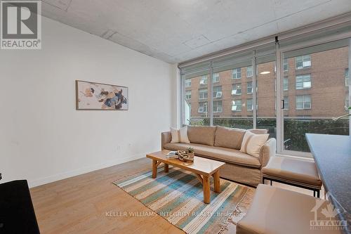 301 - 383 Cumberland Street, Ottawa, ON - Indoor Photo Showing Living Room