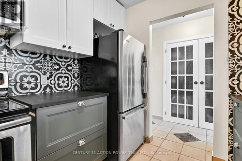 113 - 1099 Cadboro Road, Ottawa, ON - Indoor Photo Showing Kitchen