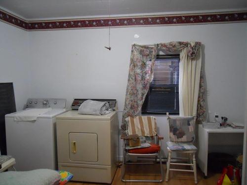 Salle de lavage - 67 Rue St-Charles, Price, QC - Indoor Photo Showing Laundry Room