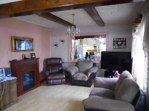 Salon - 67 Rue St-Charles, Price, QC - Indoor Photo Showing Living Room