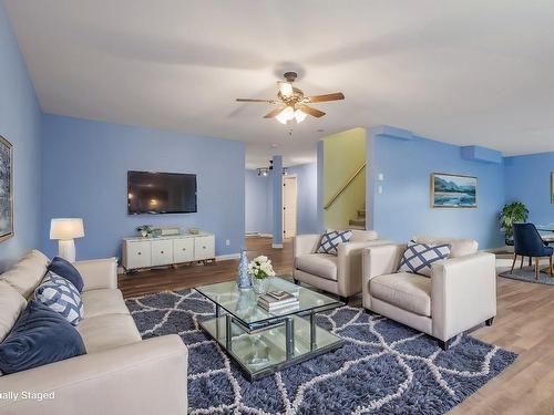 Salle familiale - 11 Rue Jean-Lapierre, Lac-Brome, QC - Indoor Photo Showing Living Room