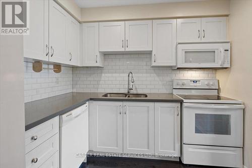 62 - 1610 Crawforth Street, Whitby (Blue Grass Meadows), ON - Indoor Photo Showing Kitchen With Double Sink