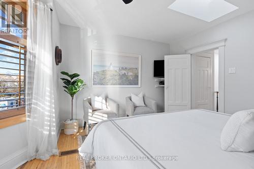 109 Glenmore Road, Toronto, ON - Indoor Photo Showing Bedroom