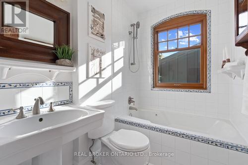 109 Glenmore Road, Toronto, ON - Indoor Photo Showing Bathroom