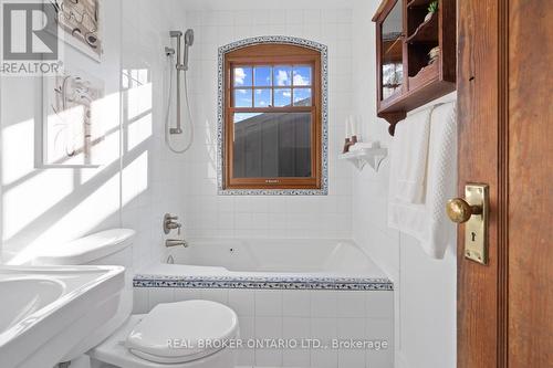 109 Glenmore Road, Toronto, ON -  Photo Showing Bathroom