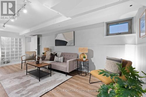 109 Glenmore Road, Toronto, ON - Indoor Photo Showing Living Room