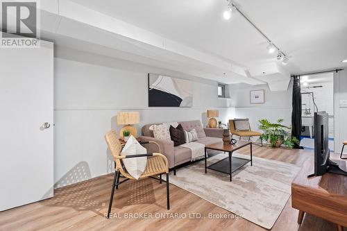 109 Glenmore Road, Toronto, ON - Indoor Photo Showing Living Room