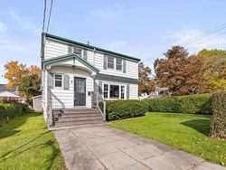 9 Garden Drive  Dartmouth, NS B3A 2Y8