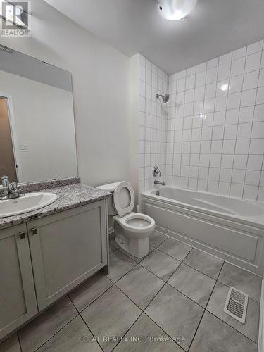 16 Toffee  (Main Floor) Trail, Hamilton, ON - Indoor Photo Showing Bathroom