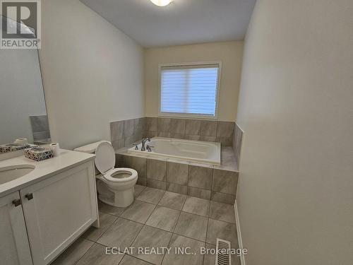 16 Toffee  (Main Floor) Trail, Hamilton, ON - Indoor Photo Showing Bathroom