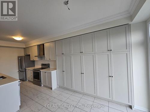 16 Toffee  (Main Floor) Trail, Hamilton, ON - Indoor Photo Showing Kitchen