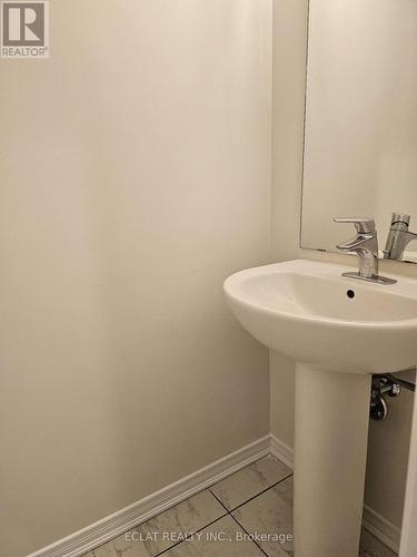 16 Toffee  (Main Floor) Trail, Hamilton, ON - Indoor Photo Showing Bathroom