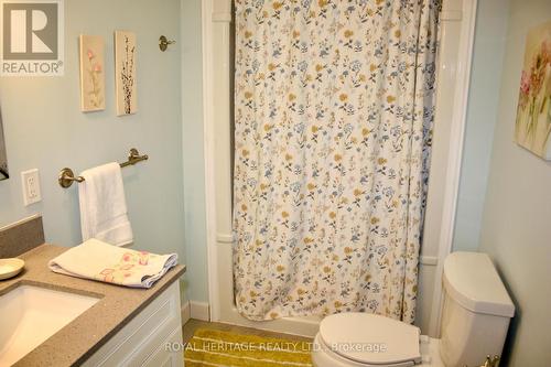 1358 Bobolink Court, Peterborough, ON - Indoor Photo Showing Bathroom