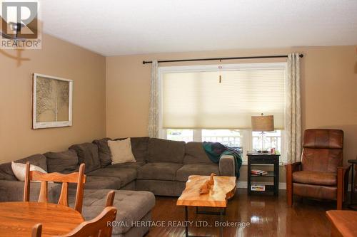 1358 Bobolink Court, Peterborough, ON - Indoor Photo Showing Living Room