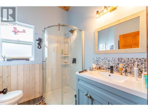 9718 Julia Street, Summerland, BC - Indoor Photo Showing Bathroom