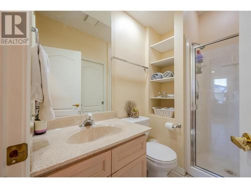 10505 Elliott St Unit# 1, Summerland, BC - Indoor Photo Showing Bathroom