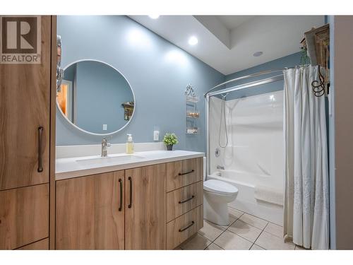 10505 Elliott St Unit# 1, Summerland, BC - Indoor Photo Showing Bathroom