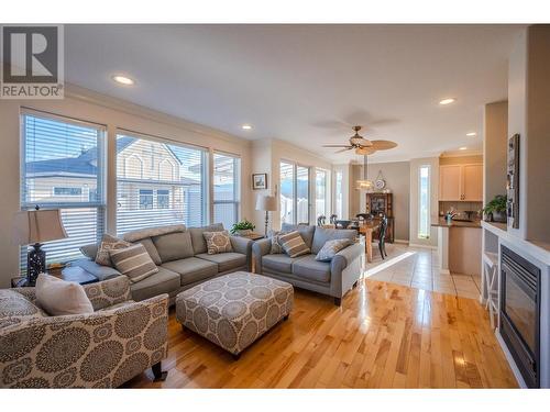 10505 Elliott St Unit# 1, Summerland, BC - Indoor Photo Showing Living Room