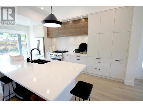 7920 Kidston Road Unit# 16, Coldstream, BC - Indoor Photo Showing Kitchen With Double Sink With Upgraded Kitchen