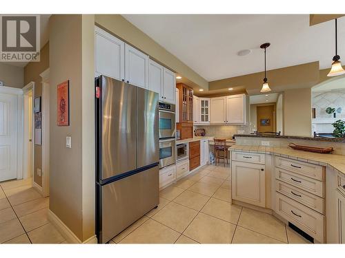 683 Westside Road S, West Kelowna, BC - Indoor Photo Showing Kitchen