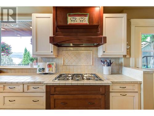 683 Westside Road S, West Kelowna, BC - Indoor Photo Showing Kitchen