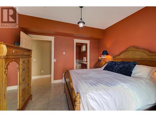 683 Westside Road S, West Kelowna, BC - Indoor Photo Showing Bedroom