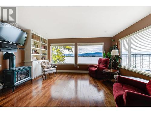 683 Westside Road S, West Kelowna, BC - Indoor Photo Showing Living Room With Fireplace