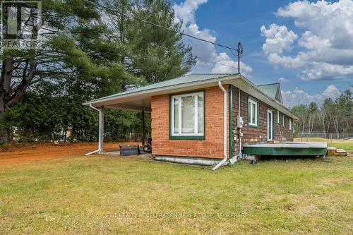 14 West Park Lane, Addington Highlands, ON - Outdoor