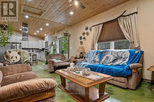 14 West Park Lane, Addington Highlands, ON - Indoor Photo Showing Living Room