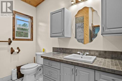 14 West Park Lane, Addington Highlands, ON - Indoor Photo Showing Bathroom