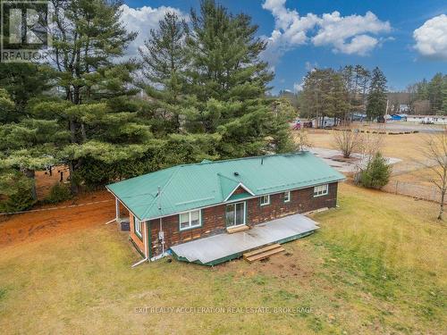 14 West Park Lane, Addington Highlands, ON - Outdoor