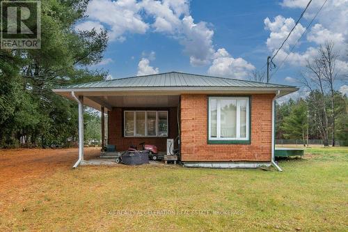 14 West Park Lane, Addington Highlands, ON - Outdoor